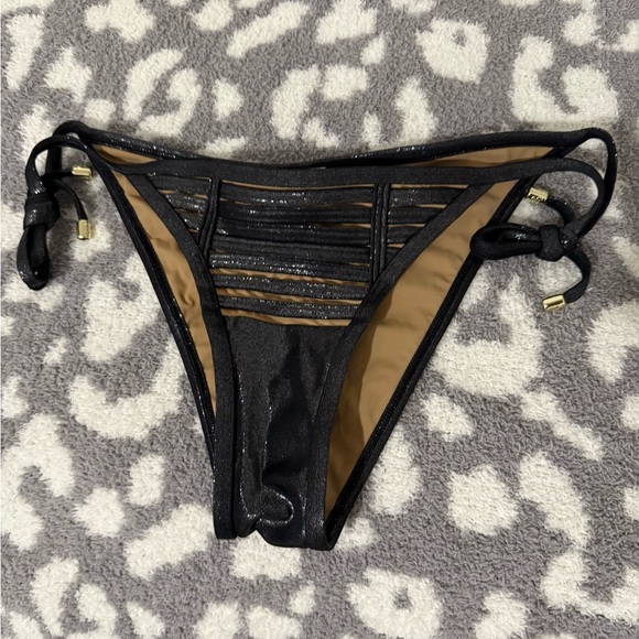 Beach Bunny Hard Summer Bikini Bottom - Picture 5 of 5